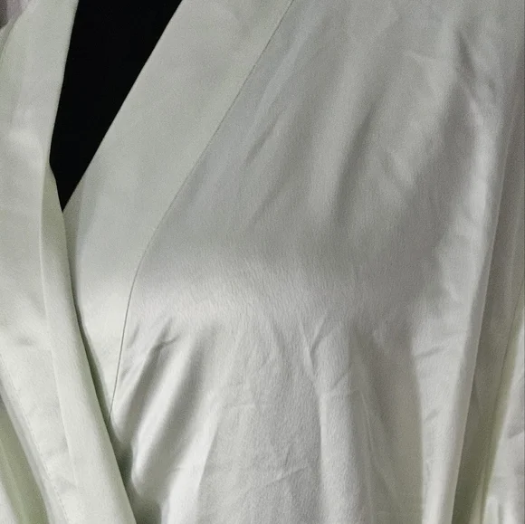 Cabernet Spring Green Robe - Picture 3 of 4